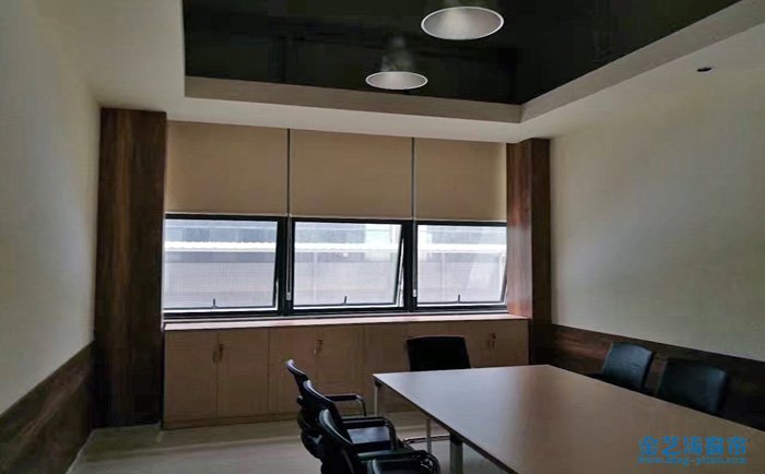 家里用的窗簾是卷簾好還是布藝窗簾好? 卷簾