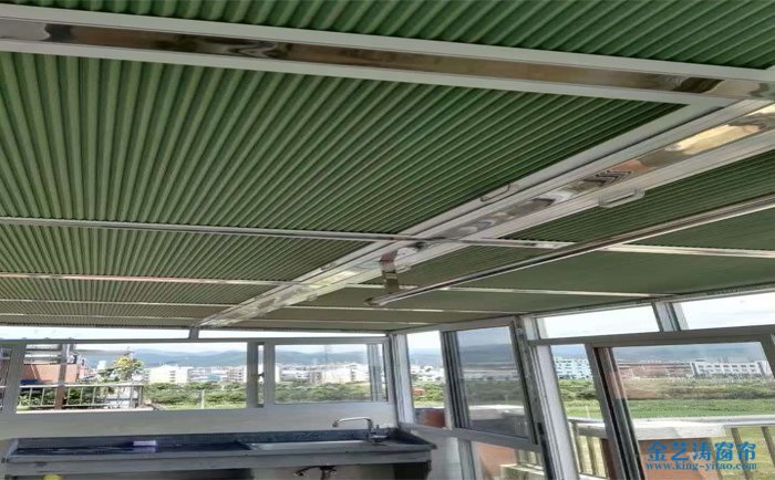 陽光房遮陽窗簾方案五: 頂 部:電動蜂巢簾 立 面:蜂巢簾或羅馬簾