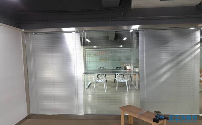 電動(dòng)窗簾有什么優(yōu)勢(shì)—為你介紹電動(dòng)窗簾的優(yōu)勢(shì) 電動(dòng)窗簾